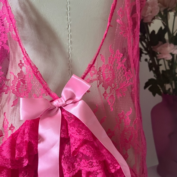 Victoria Secret Chemise - Picture 4 of 6